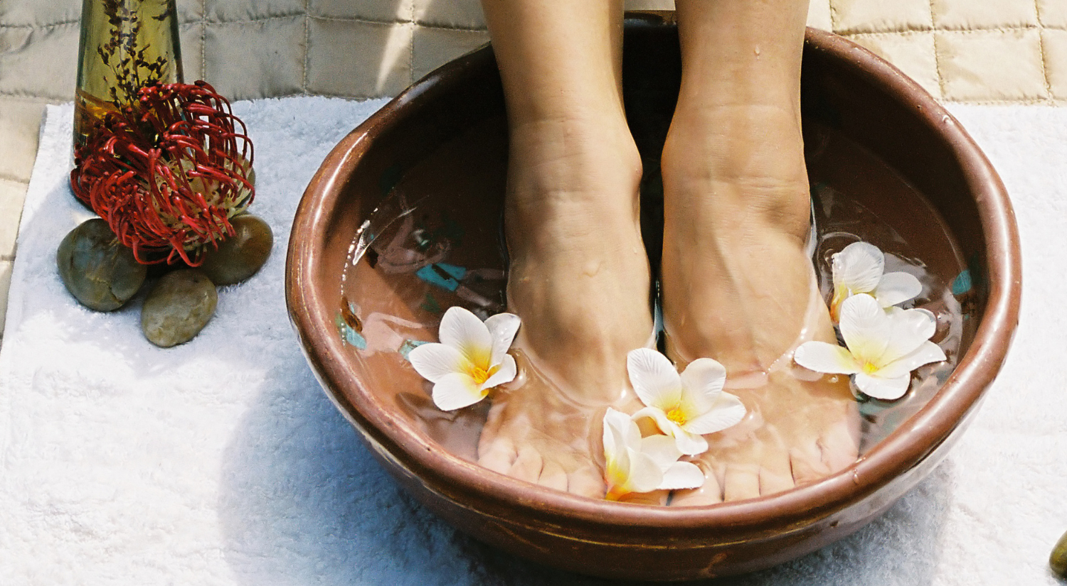 Pretty, Healthy Feet 101 and 6 DIY Practically Free Foot Soaks